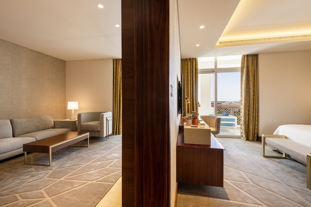 Deluxe Suite, 1 Bedroom, Balcony - Photo 2