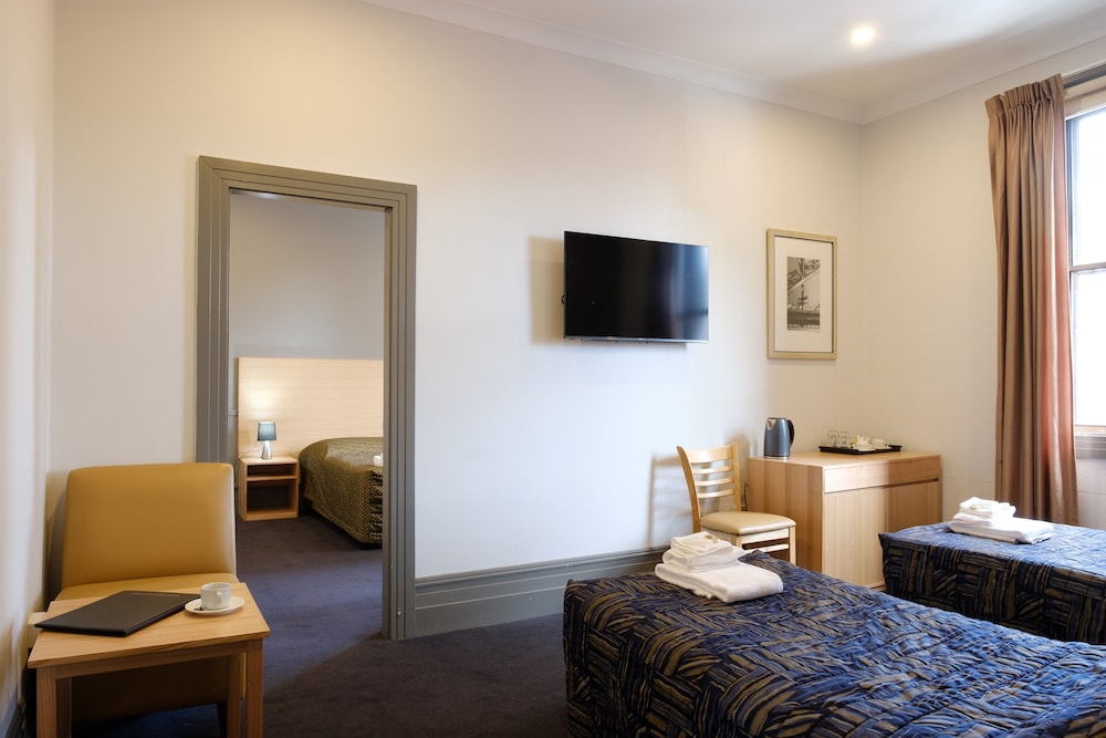 Deluxe Room, 2 Queen Beds, Non Smoking photo 3