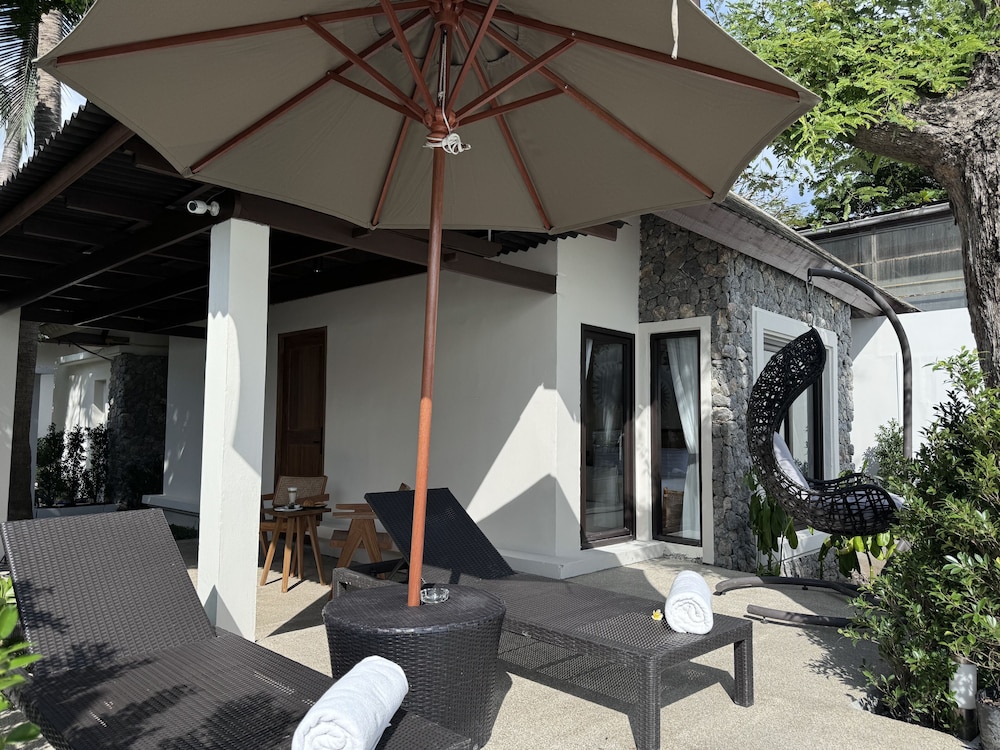 Beach Front Villa ( 1 Way Airport Transfer) - Photo 15