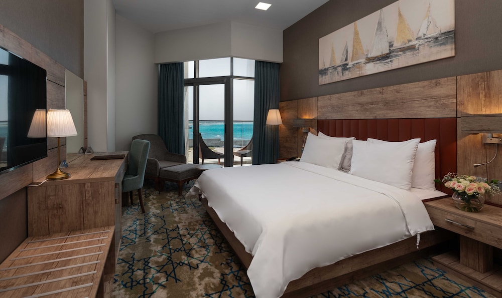 Deluxe Single Room, Partial Sea View