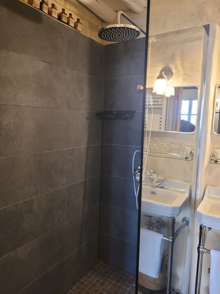 DEPENDANCE 75 M2 SANS ASCENSEUR photo 3
