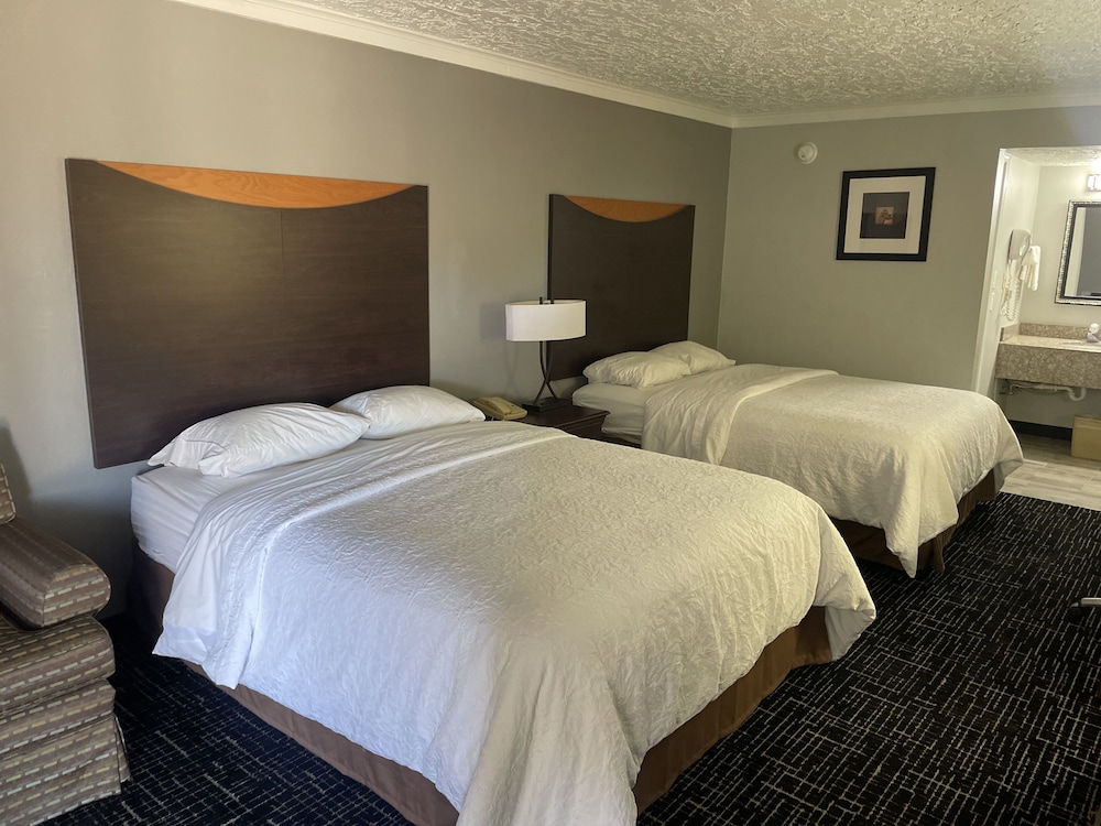 Standard Room, 2 Queen Beds, Non Smoking photo 1