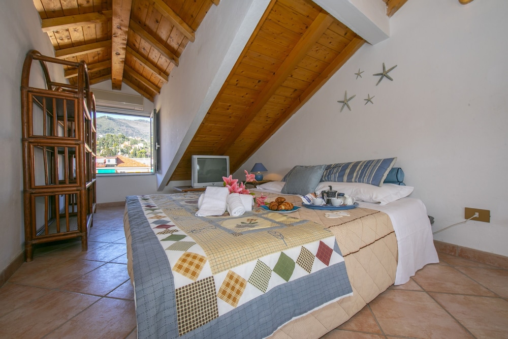 Standard Penthouse, 2 Bedrooms, Sea Facing (Attico Bellavista Mare Sea View) photo 1