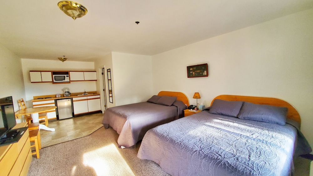 Comfort Studio, 2 Queen Beds, Mountain View, Mountainside (Not Pet Friendly) photo 1