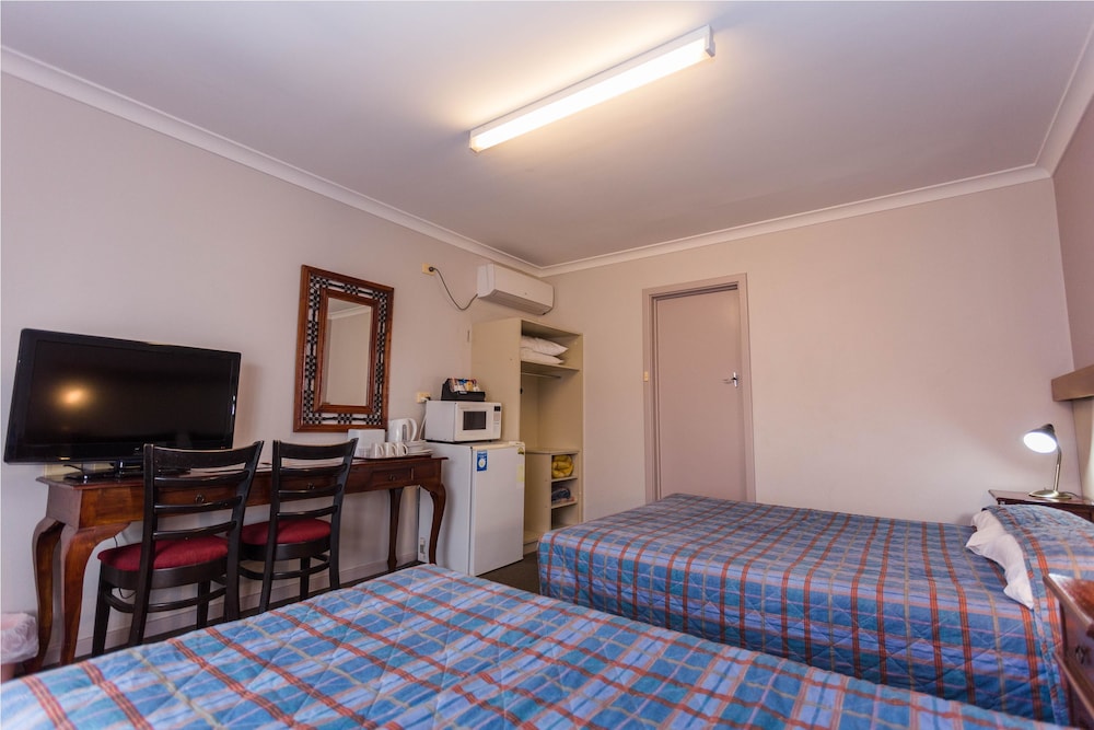 Budget Twin Room - Photo 3