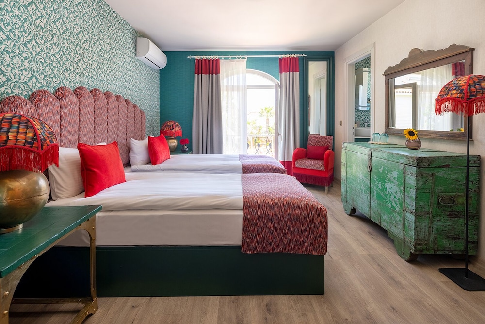 Deluxe Room - Photo 2