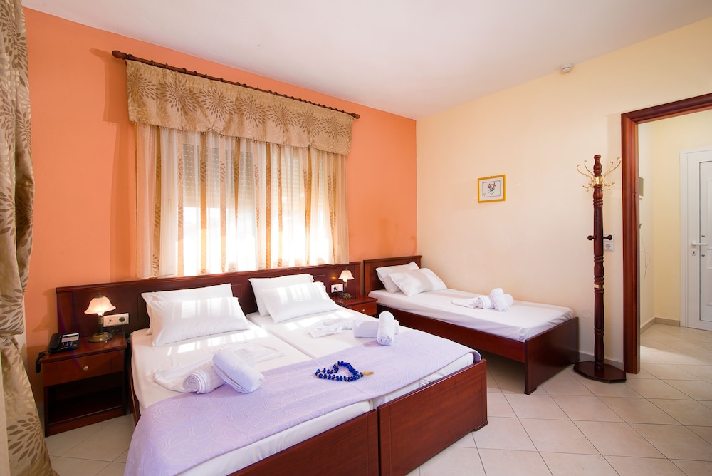 Standard Triple Room, Sea View photo 2