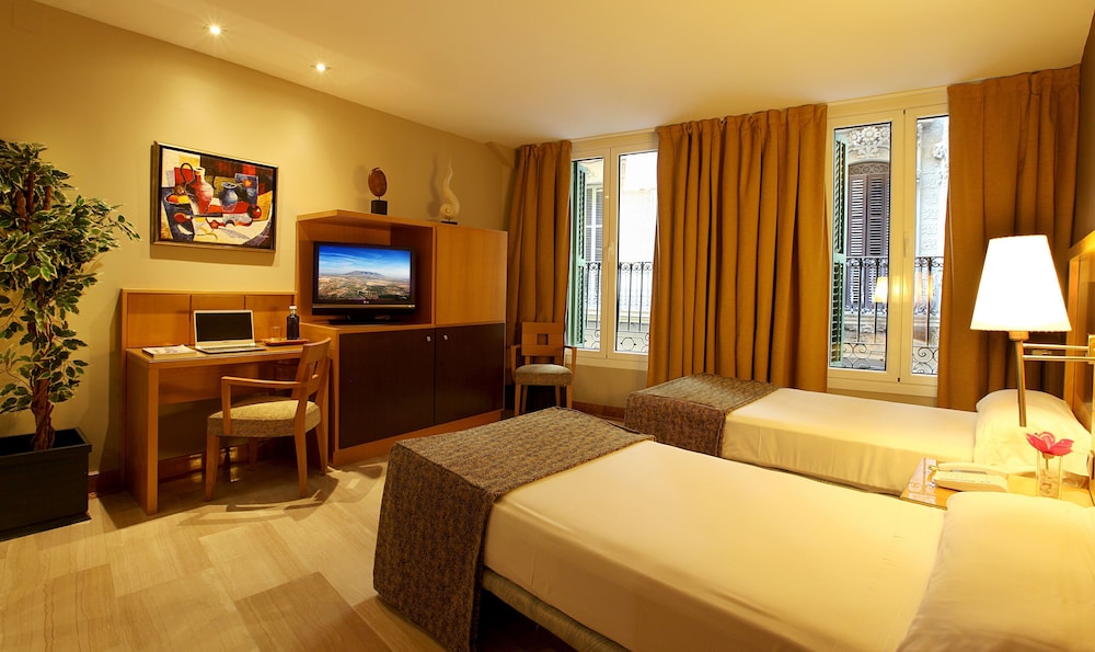 Double or Twin Room (Street view)