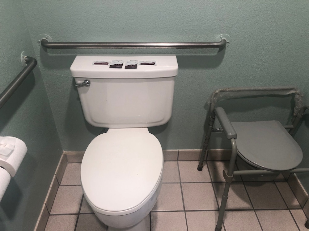 ADA Standard Single Room, 1 King Bed, Accessible photo 2