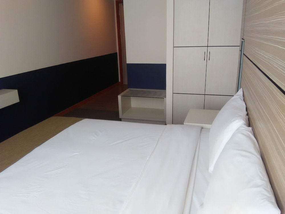 Superior Room, 1 Queen Bed photo 2