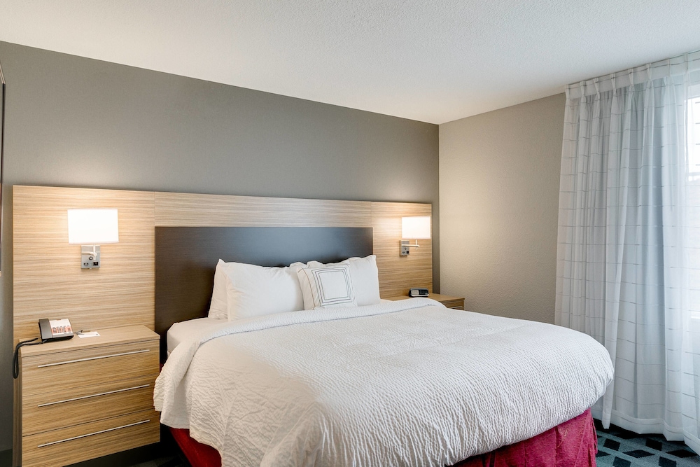 Studio, 1 King Bed (Hearing Accessible)
