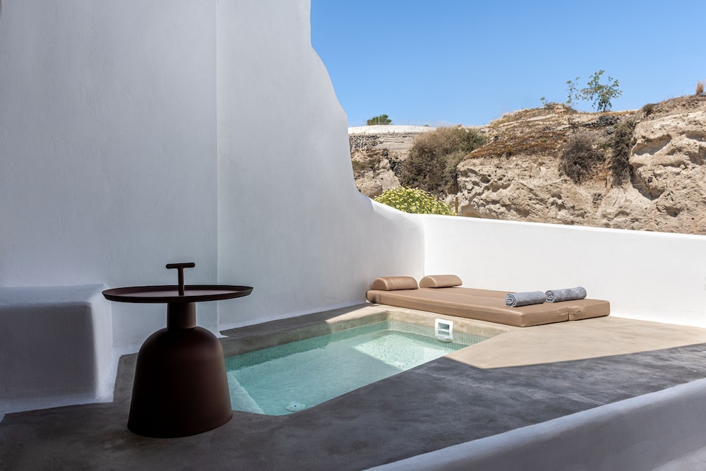 Cave Suite with Jacuzzi - Photo 22