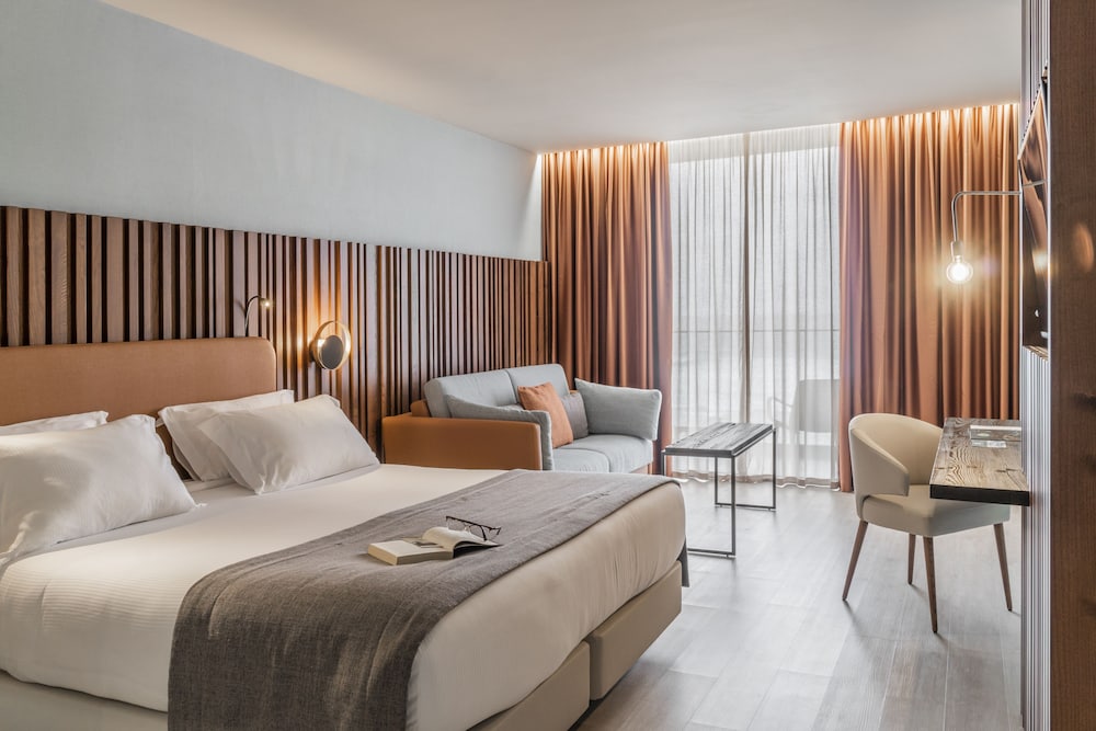 Junior Suite, 1 King Bed with Sofa bed, Sea View
