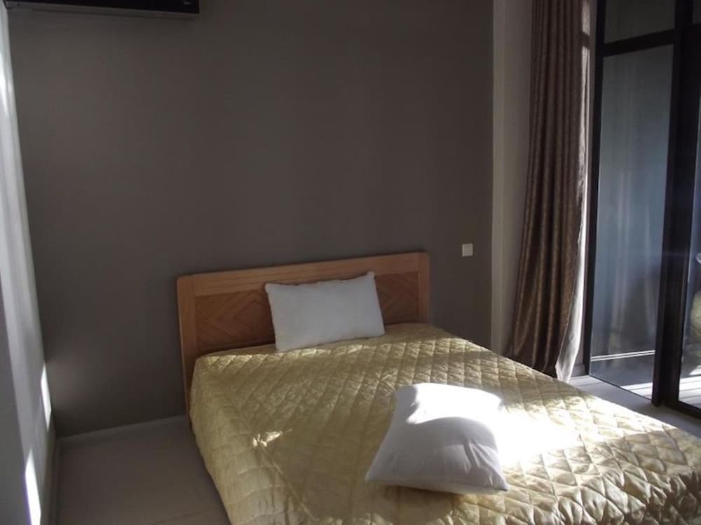 Apartment, 3 Bedrooms, Accessible, Smoking