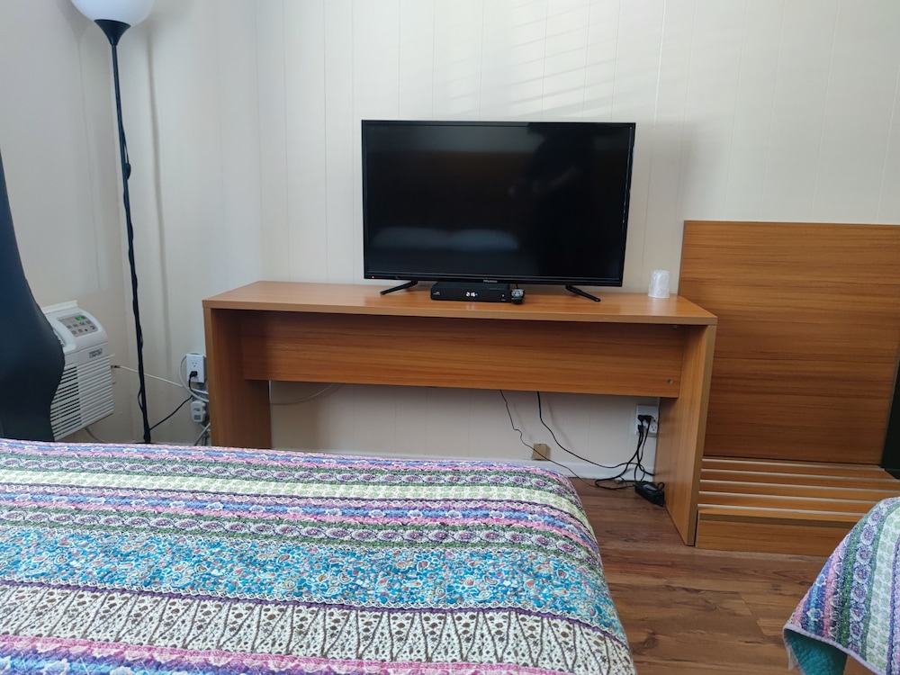 Basic Room, 2 Double Beds photo 3
