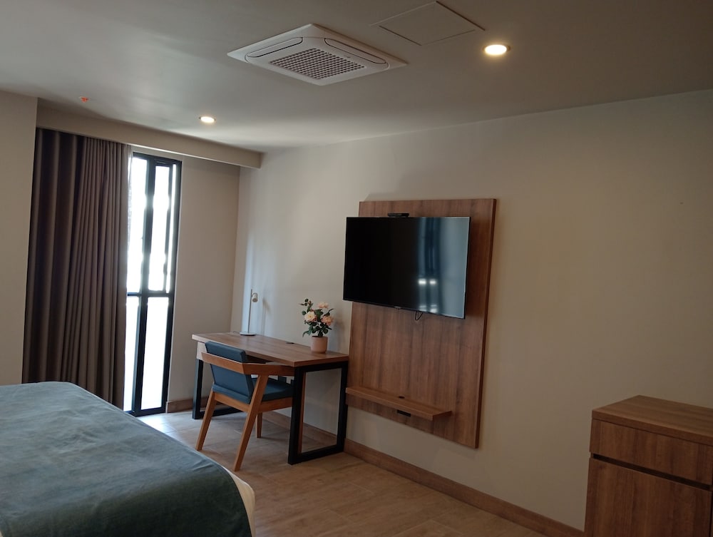 Luxury Single Room, 1 King Bed