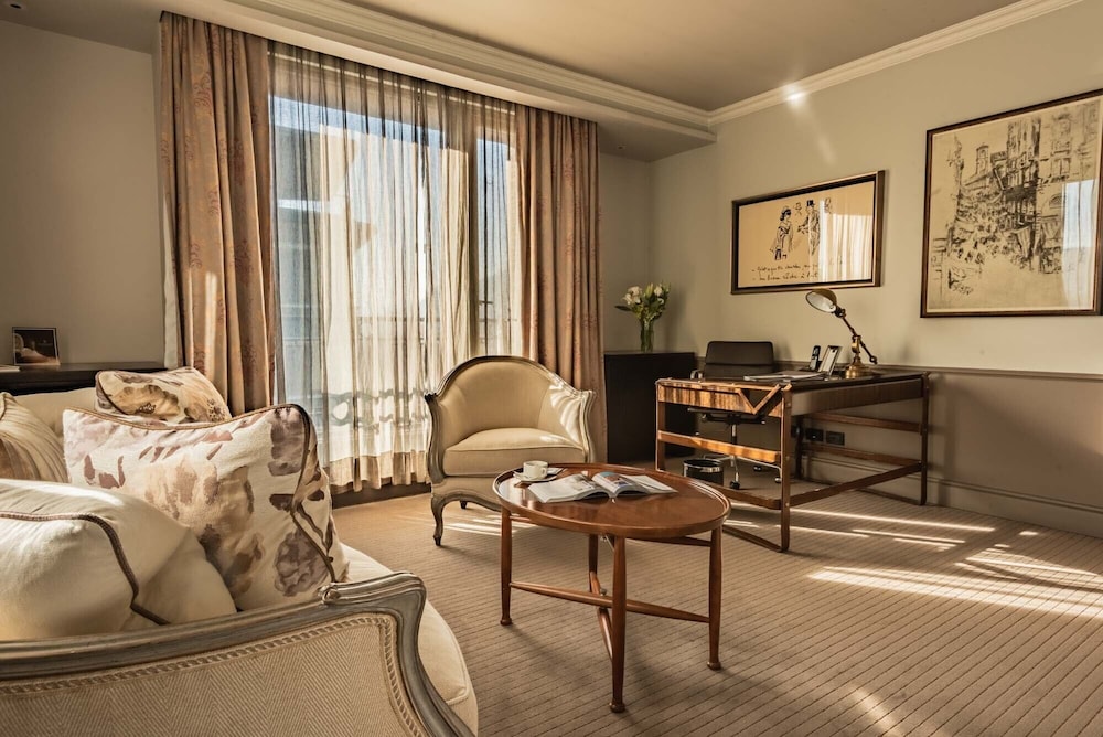 Suite (The Singular) photo 2