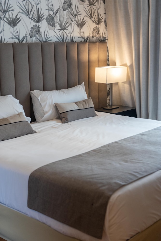 Master Suite thumbnail 5