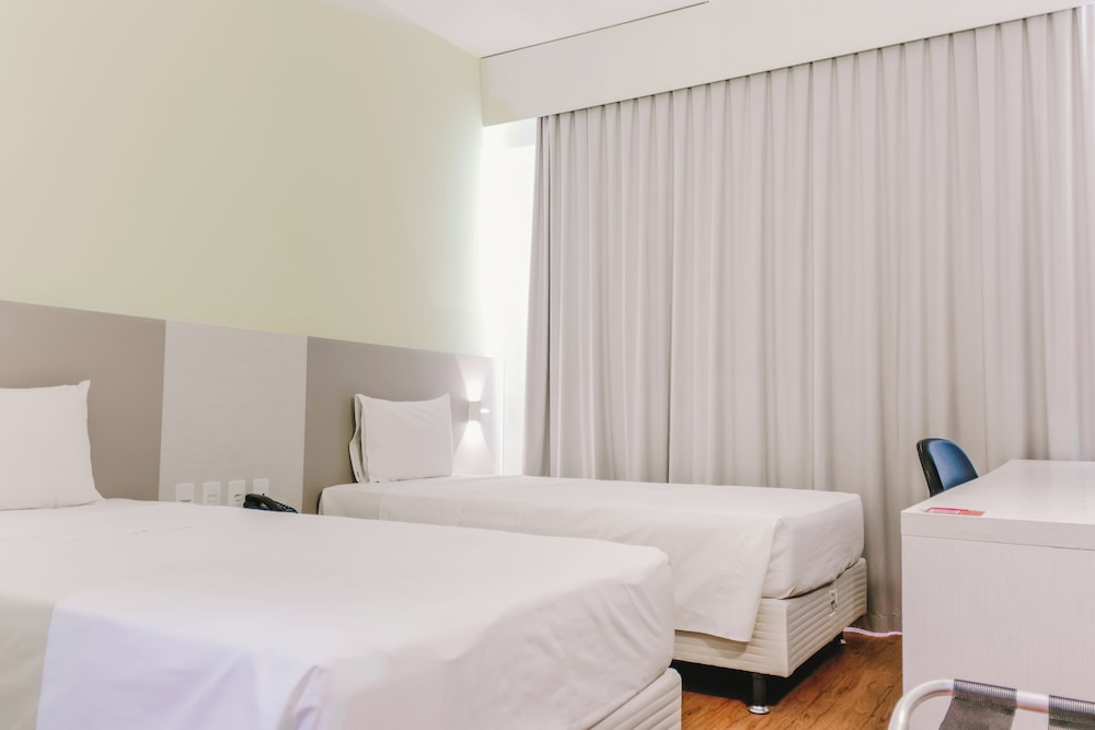 Standard Twin Room - Photo 4