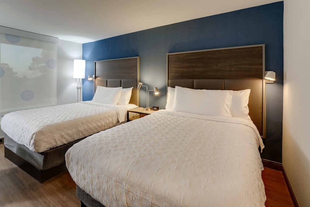 Room, 2 Queen Beds - Photo 4
