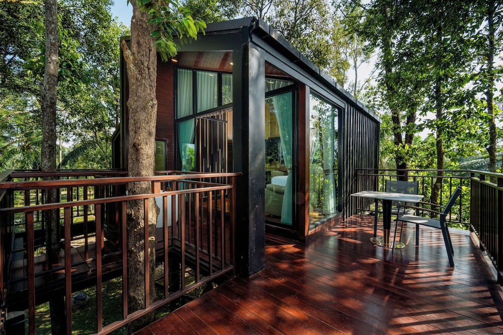 Deluxe Suite, Balcony