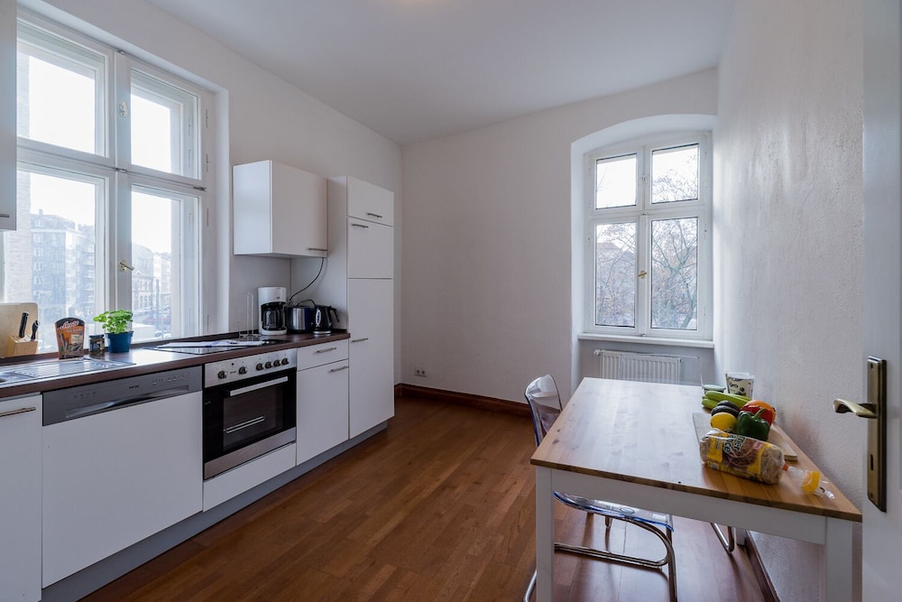 Elisabeth Comfort photo 2