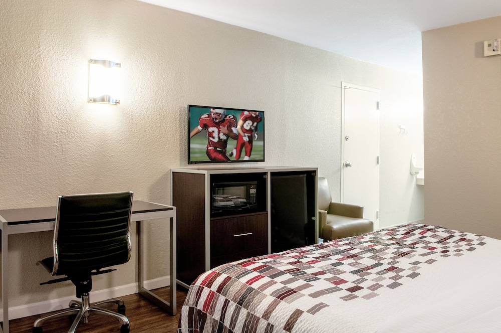 Deluxe Room, 1 King Bed, Non Smoking photo 2