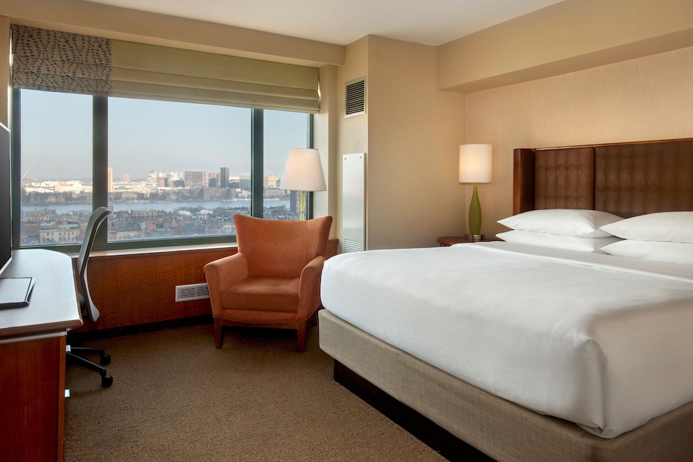 Club Room, 1 King Bed thumbnail 5