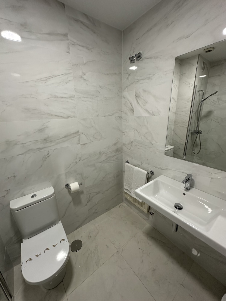 Standard Double Room Single Use - Photo 13