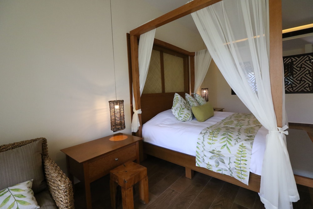 Standard Room, 1 King Bed photo 3