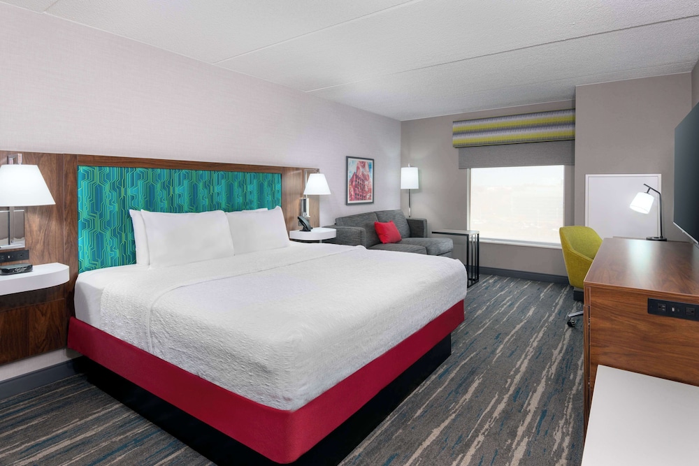 One King Bed, Non-Smoking, Accessible photo 3