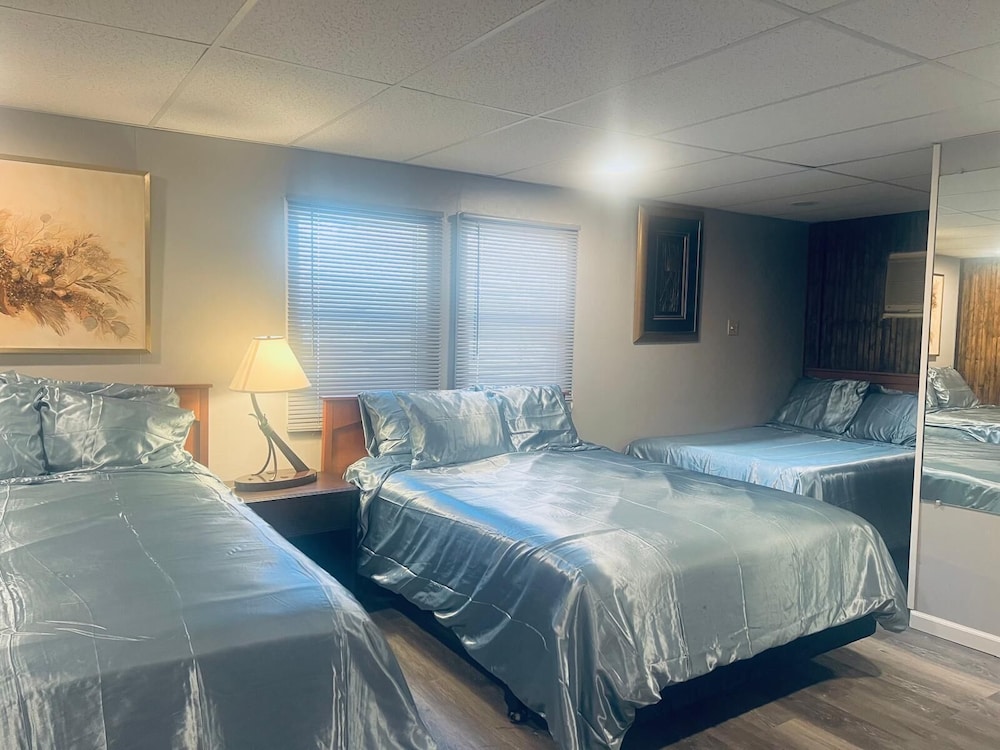 Luxury Studio Suite, Multiple Beds (3 Double Beds) photo 1
