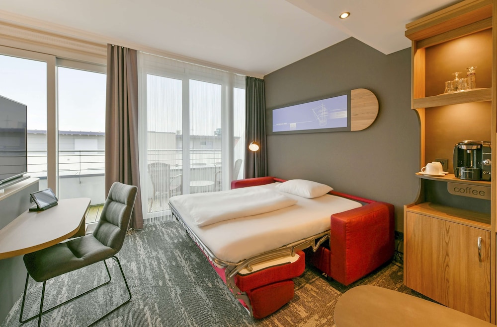 Junior Suite, 1 Queen Bed, Balcony - Photo 1