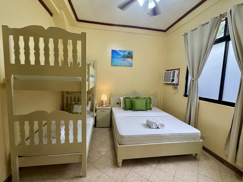 Deluxe Quadruple Room, Balcony