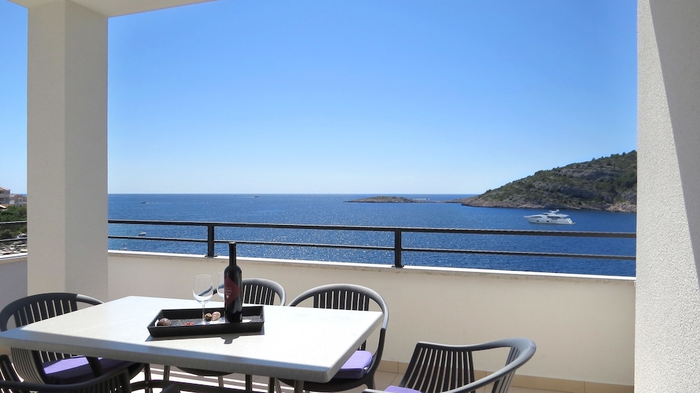 Premium Apartment, 2 Bedrooms, Terrace, Sea View photo 3