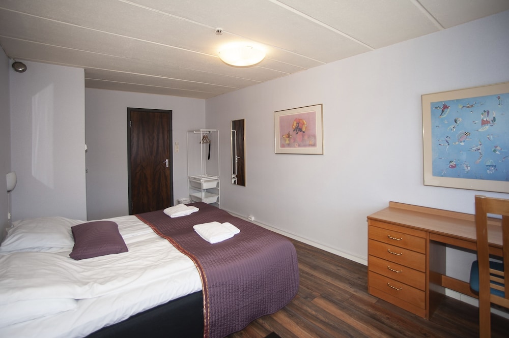 Double Or Twin Room (Motel, Across The Street) photo 2