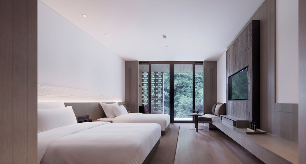 Sugar House Deluxe Retreat Twin photo 1