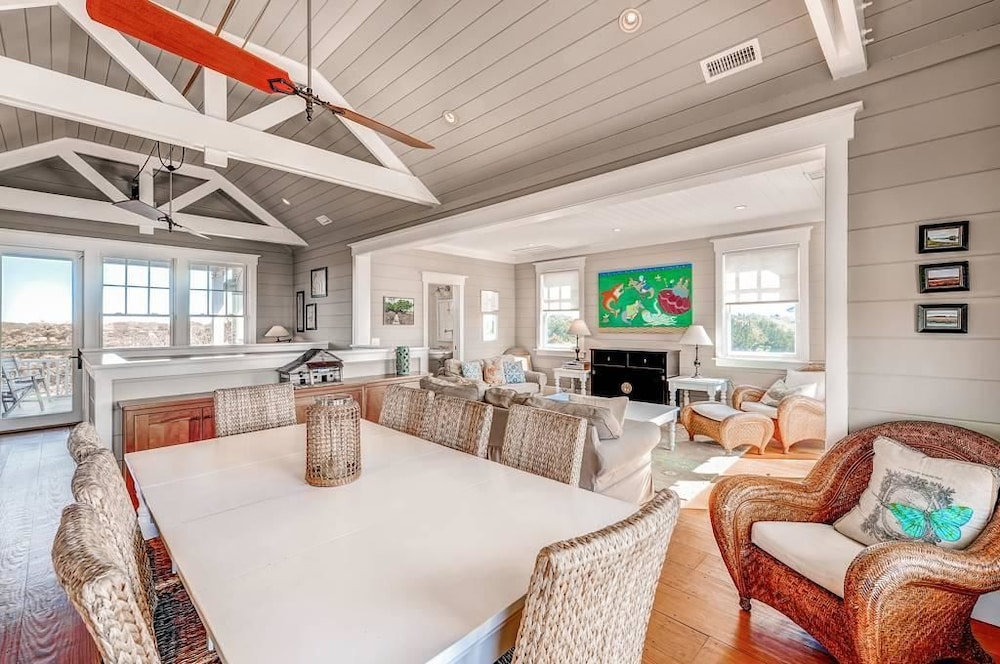 Family House, 5 Bedrooms, Ocean View, Sea Facing photo 2