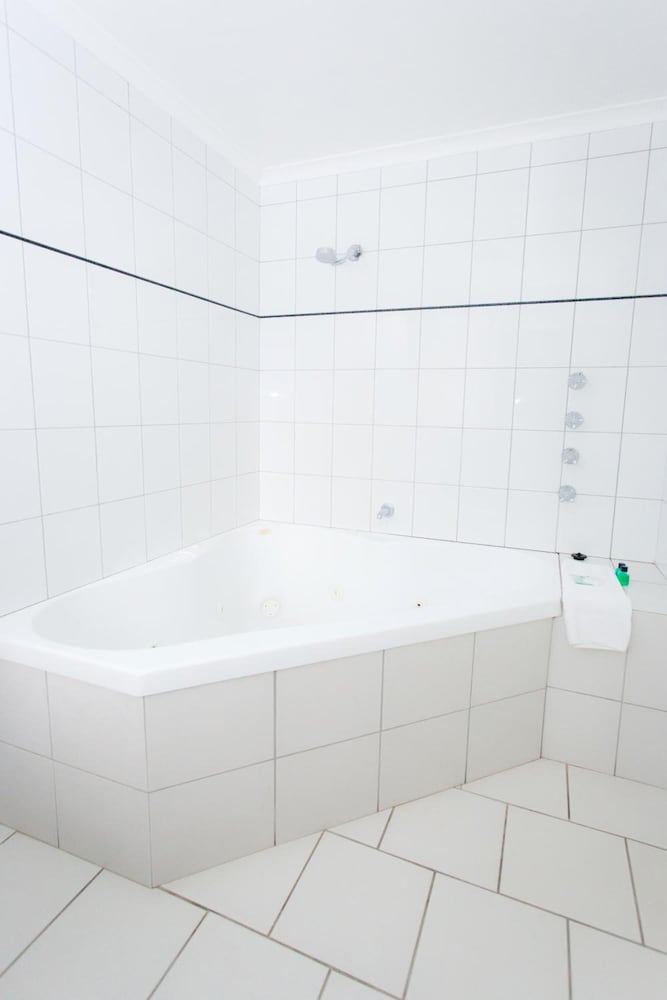 Queen Spa Room photo 2