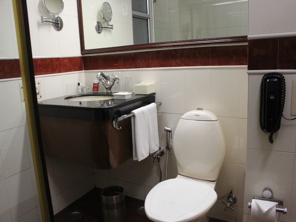 Executive Room, 1 King Bed, City View - Photo 6