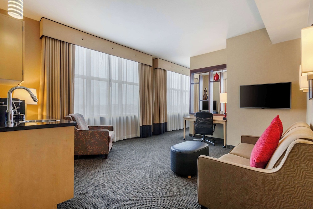 Suite, 1 King Bed with Sofa bed, Non Smoking, Mountain View photo 1