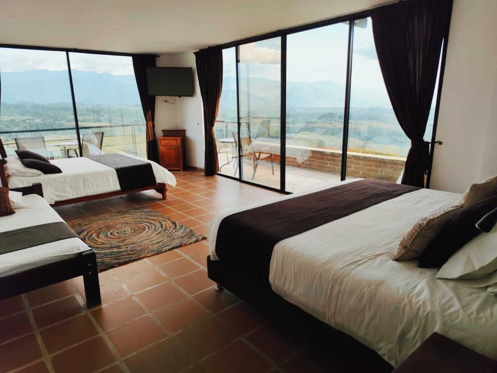 Deluxe Quadruple Room photo 2