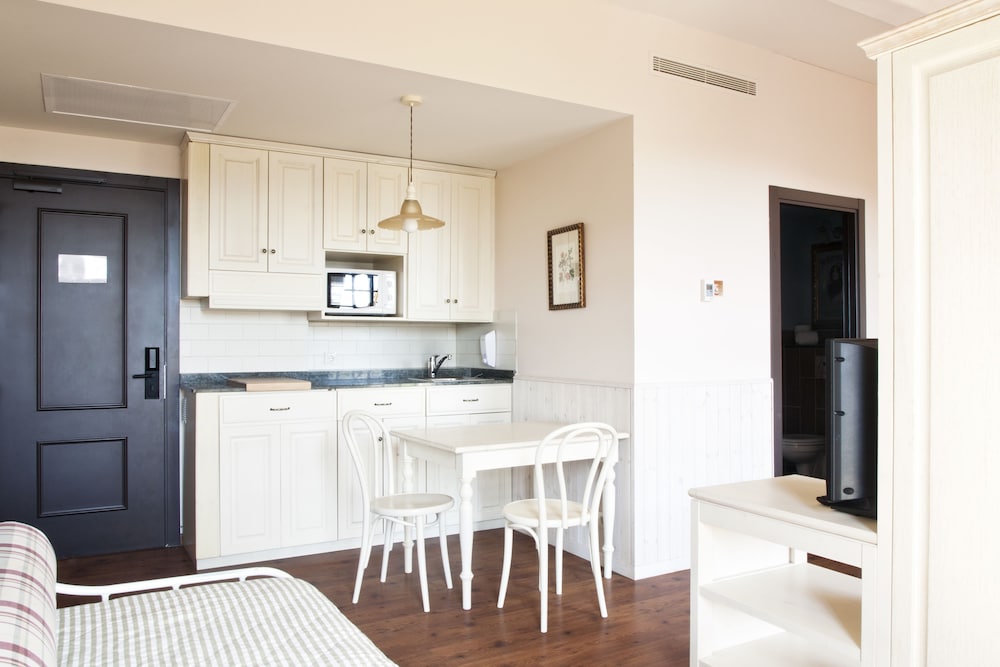 Family Room, 2 adults & 3 children (Port Aventura tickets & 1 Ferrari Land ticket) thumbnail 6