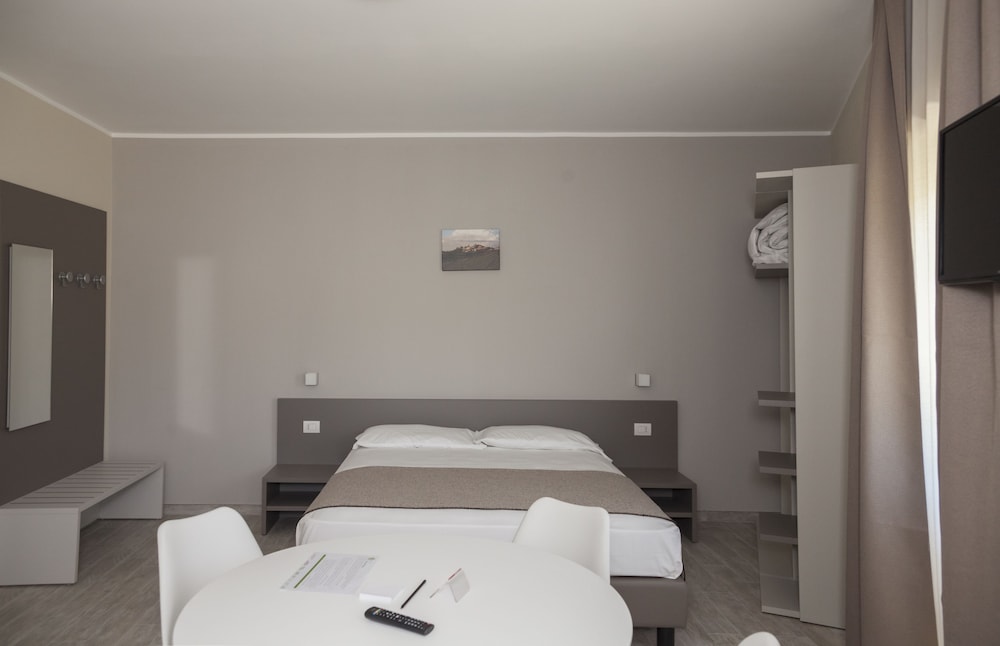 Junior Studio Suite, 1 Double Bed with Sofa bed, Kitchenette photo 1