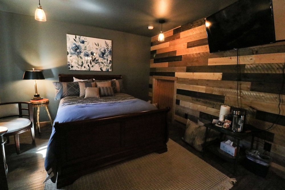 Deluxe Double Room, 1 King Bed photo 1