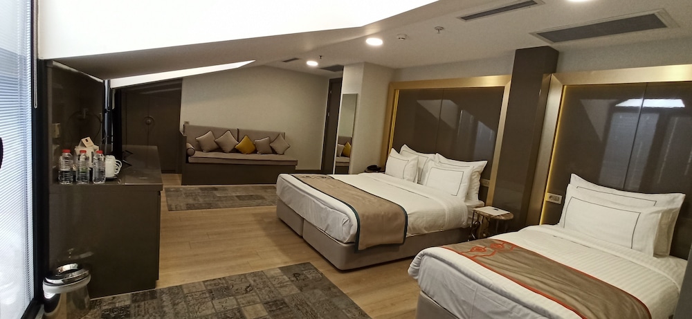 Basic Quadruple Room, Balcony