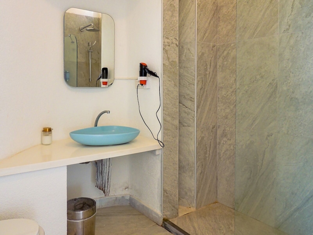 Executive Room - Photo 8