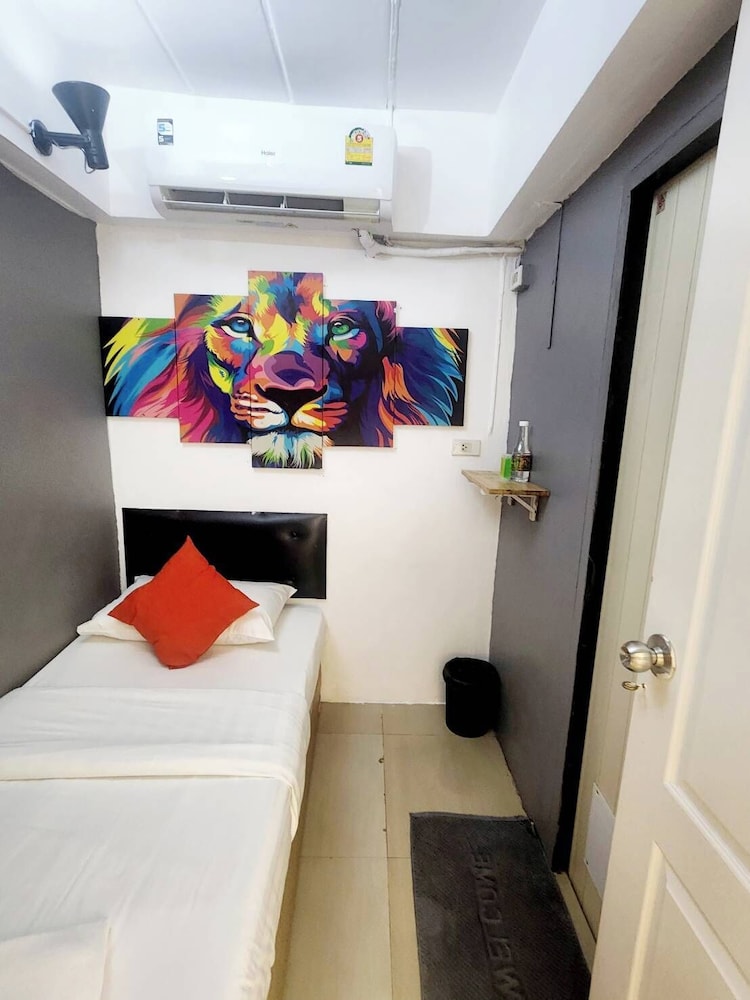 Basic Single Room with Private Bathroom thumbnail 5