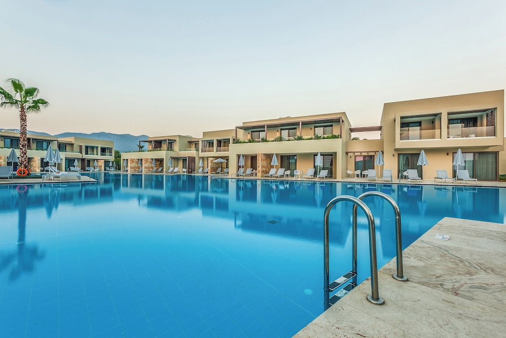 Maisonette Suite Sea Front with Sharing Pool - Photo 6