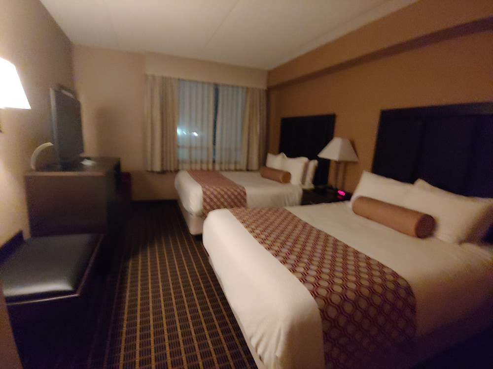 Suite, 2 Queen Beds, Non Smoking, Refrigerator & Microwave (Third Bed Is A Sofabed)